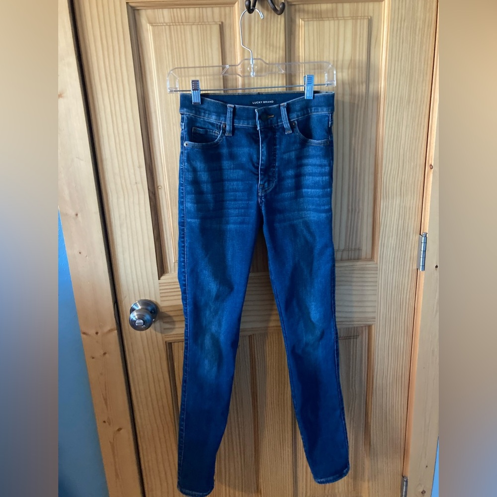 Lucky brand Uni fit skinny jeans. Size 2